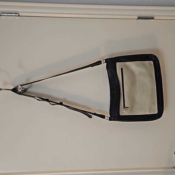 ARTISAN NATALIE & KELLIE NORTH Handcrafted Leather Laptop Messenger Bag - Picture 14 of 15